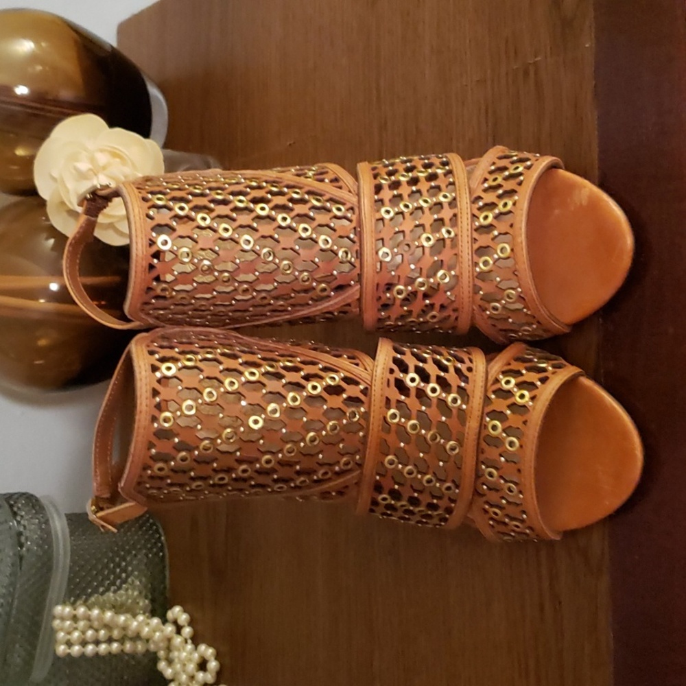 Women's shoes